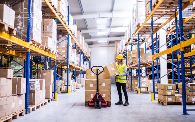 efficient inventory management processes in e-commerce and manufacturing sectors, highlighting the importance of logistics optimisation.